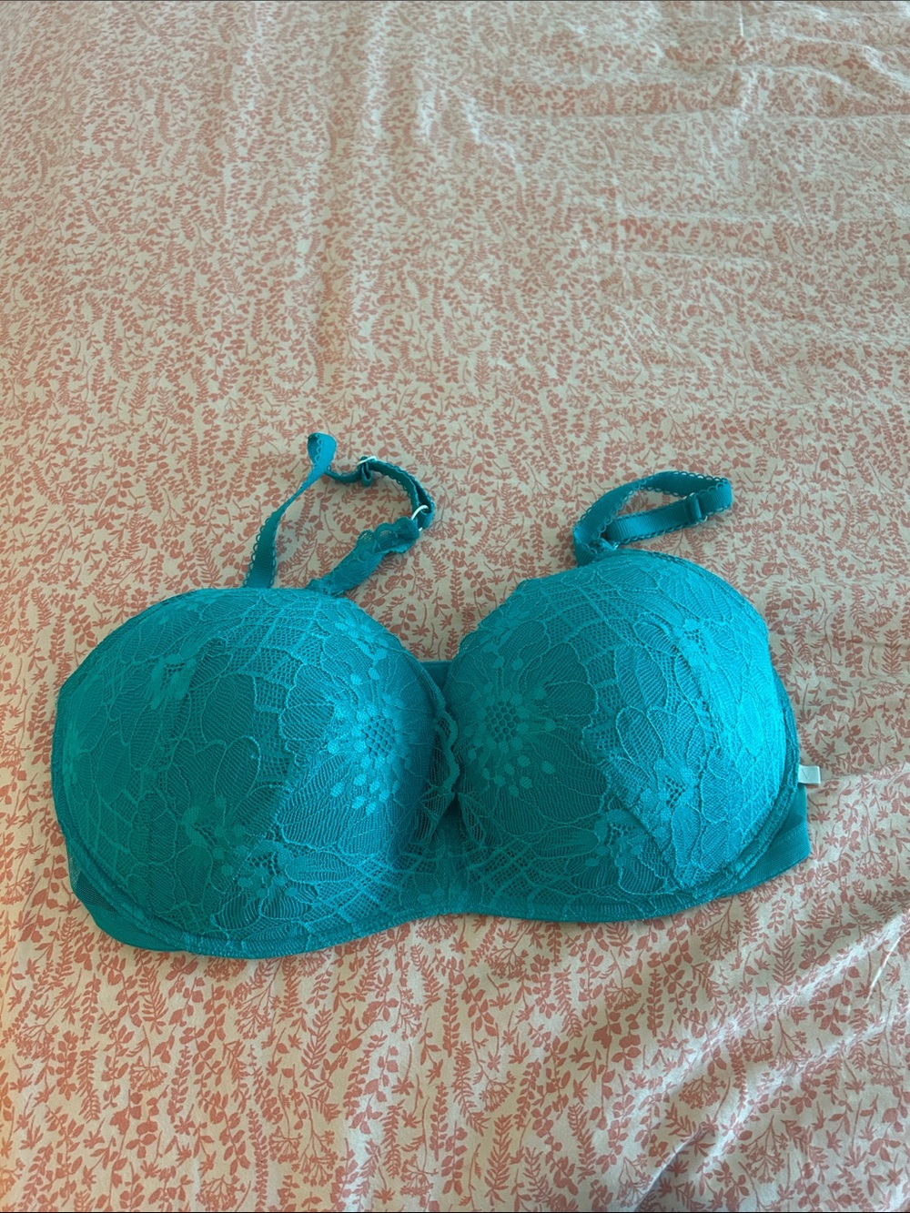 NWOT VS WIRELESS PADDED BRA 38D